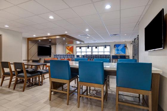 Holiday Inn Express & Suites Central Omaha, An Ihg Hotel Restaurant photo